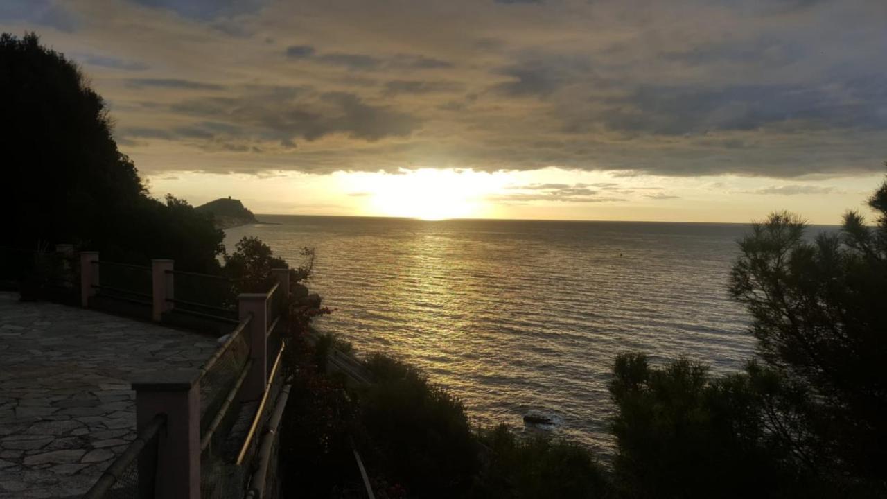Albergo Aduepassi & Servizio Bike Shuttle Finale Ligure Exterior foto